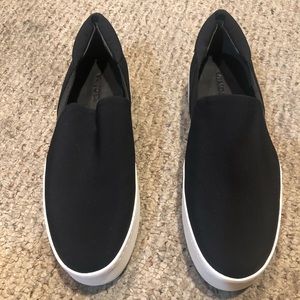 NWOT Vince Warren slip-on sneakers
